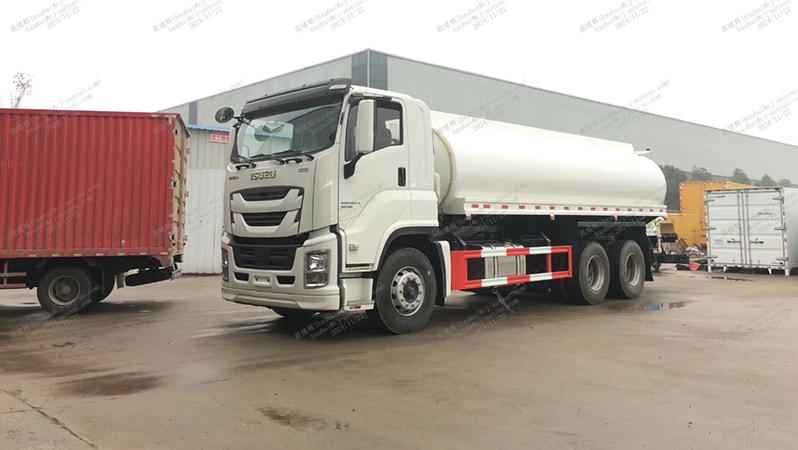 Camion de gicleurs ISUZU 4x2 