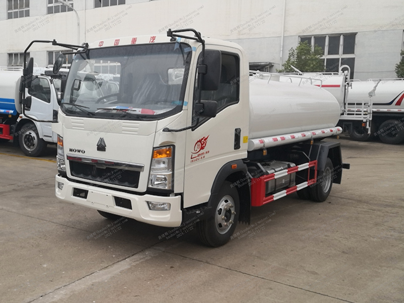 Howo 4x2 8 CUBIC METER TRACK WATER