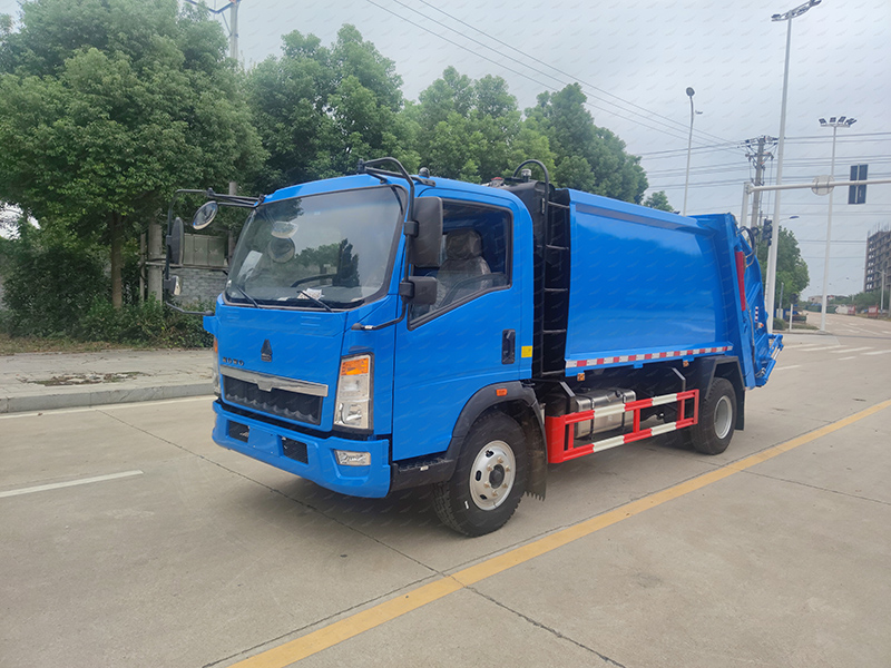 Camion compacteur howo 14m3 