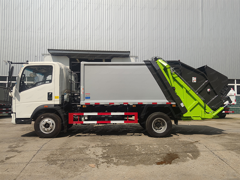 Camion compacteur Howo 12m3 