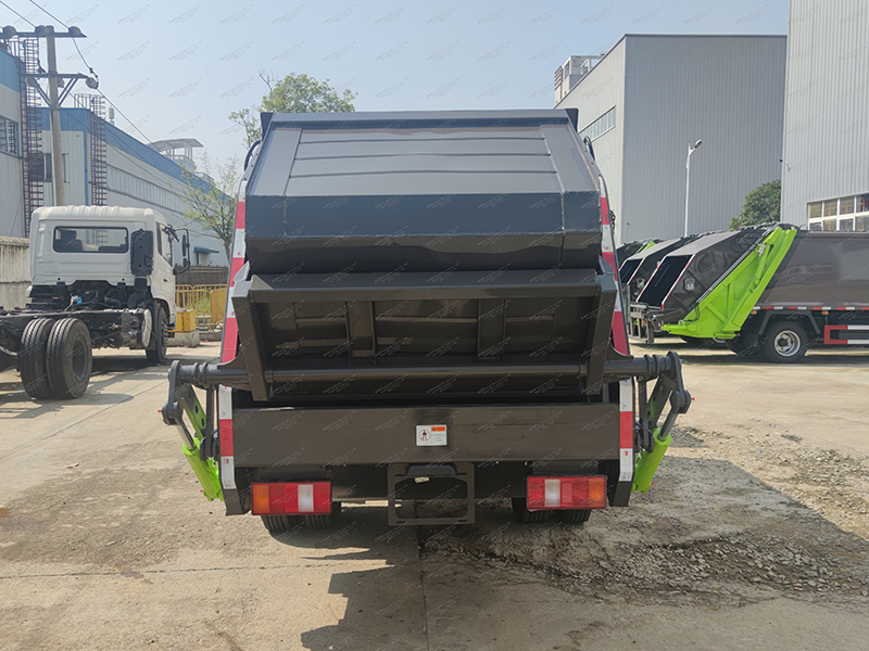 Camion compacteur Howo 12m3 