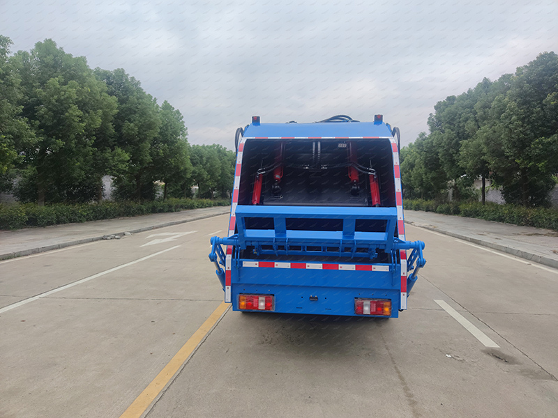 Camion compacteur howo 14m3 