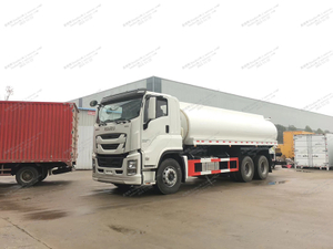 Camion de gicleurs ISUZU 4x2