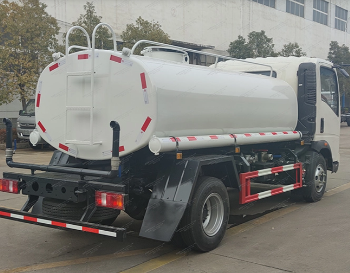 Howo 4x2 8 camions à réservoir d'eau de mètre cube